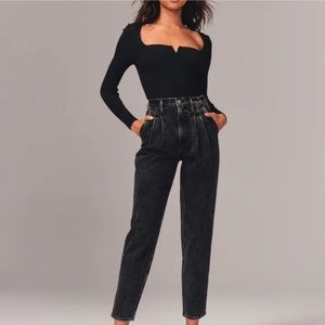 Abercrombie 80’s Ultra High Rise Mom Jeans in Black